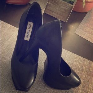 High heel all Black Steve Madden never worn !!